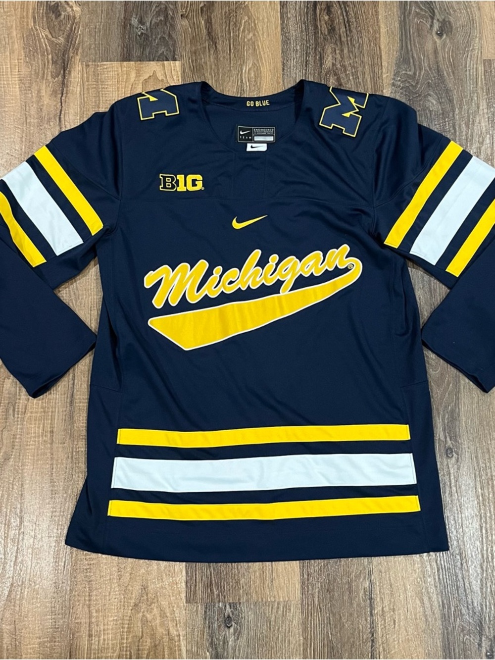 NIKE Michigan Wolverines Adult Replica Hockey Jersey Large Blue RARE